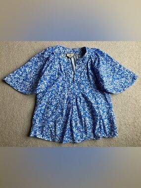 Tuckernuck finley flutter sleeve top in blooms on broad print
